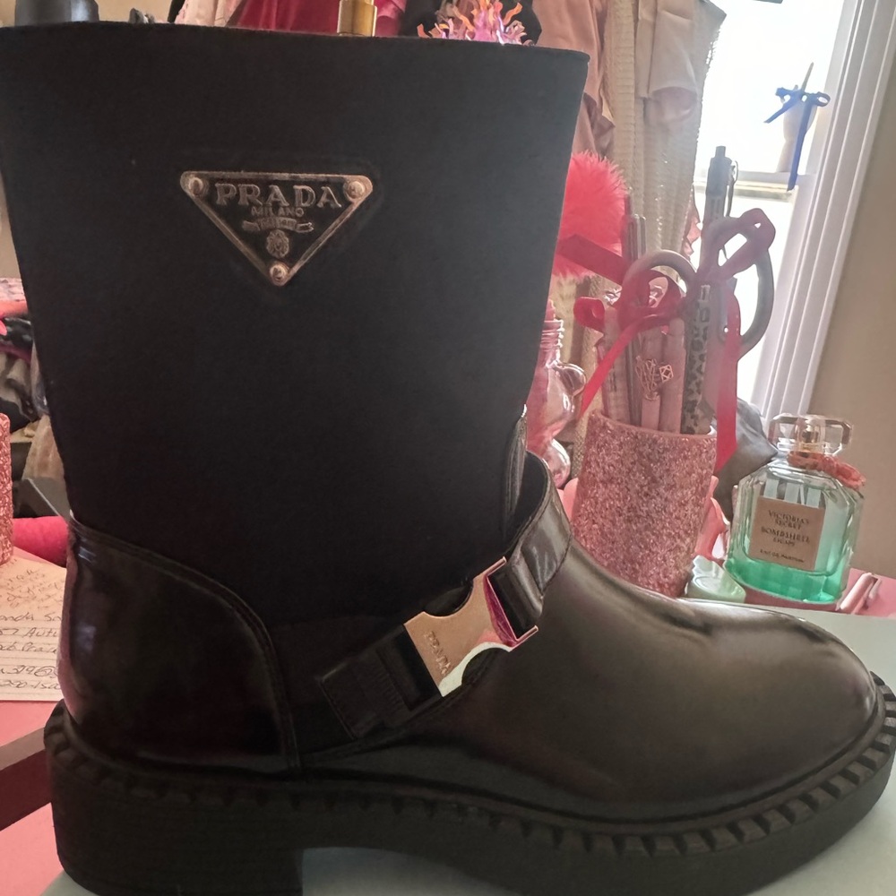 Black Ankle Boots Sleek Minimalist Design